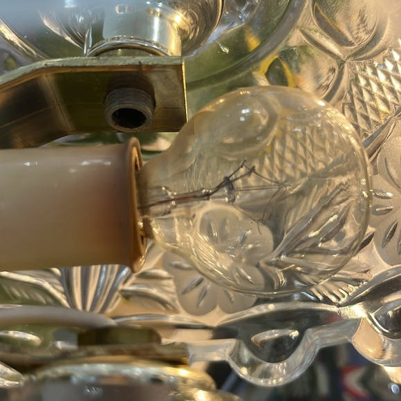 Vintage Lead Crystal Bedside/Vanity Table Lamp - Picture 4 of 10